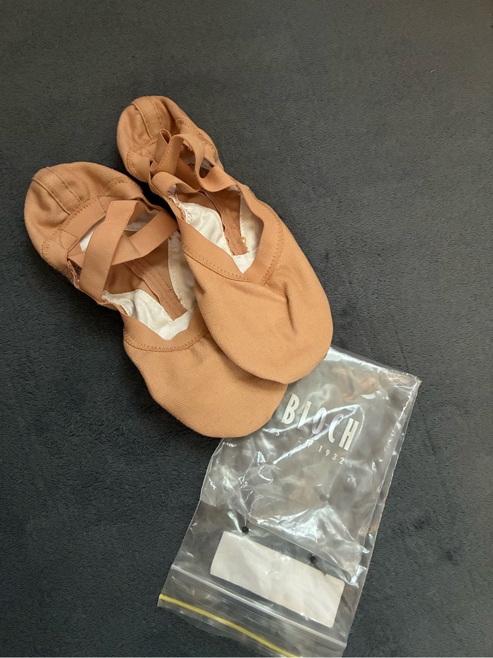 Bloch Canvas Split Sole Ballet Shoes Tan Size 3.5C – New